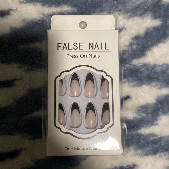 Press On Nails Bundle - Picture 6 of 10